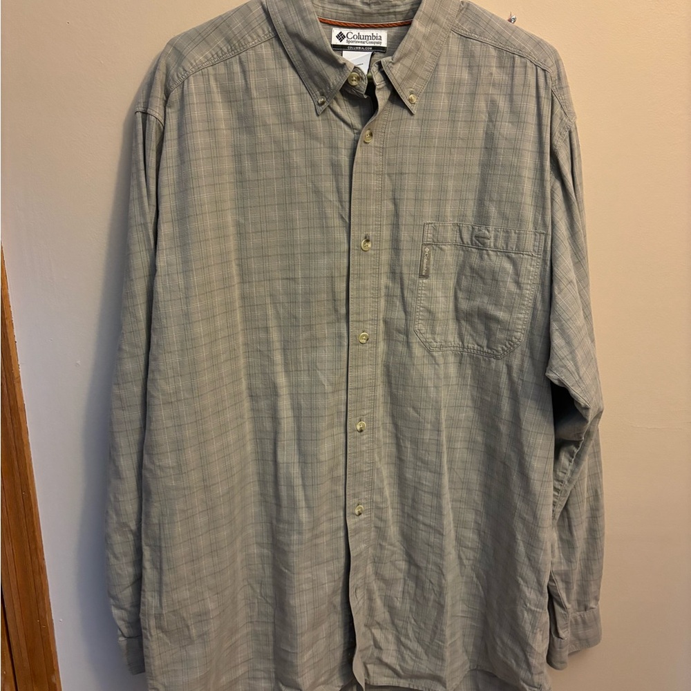 Columbia Gray Casual Button Down Shirt Lightweight Cotton